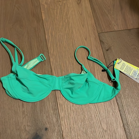 One one lupita green underwire top NWT - Picture 2 of 2